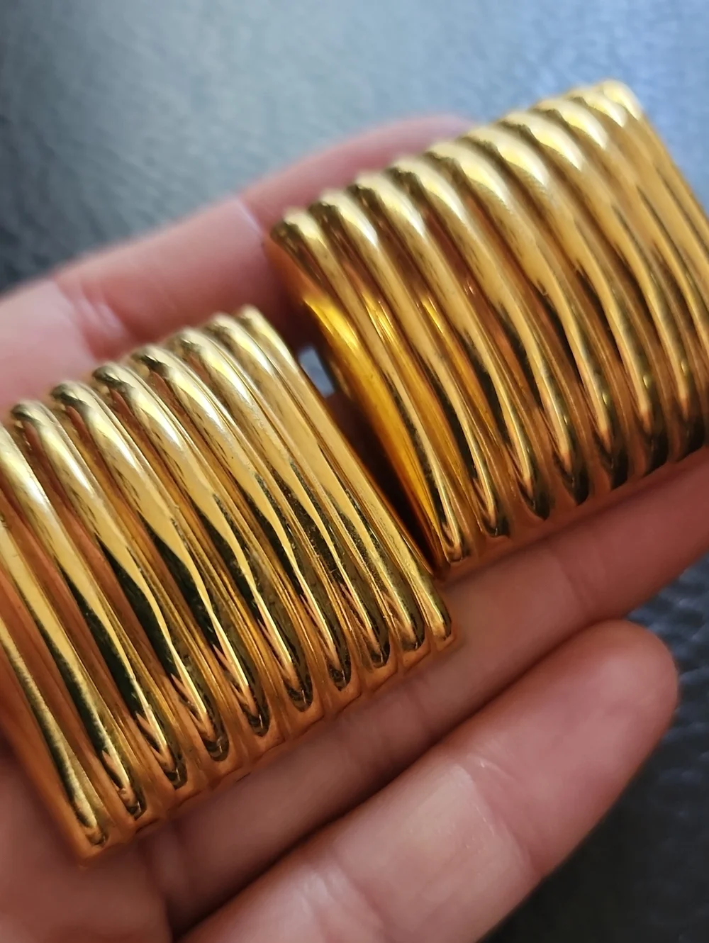 VTG Gold Ribbed Earrings - Chunky Ribbed Design - Picture 5 of 8